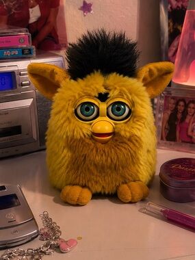 VTG 1999  Furby Plush with Black Hair and Blue Eyes NWT Y2K
